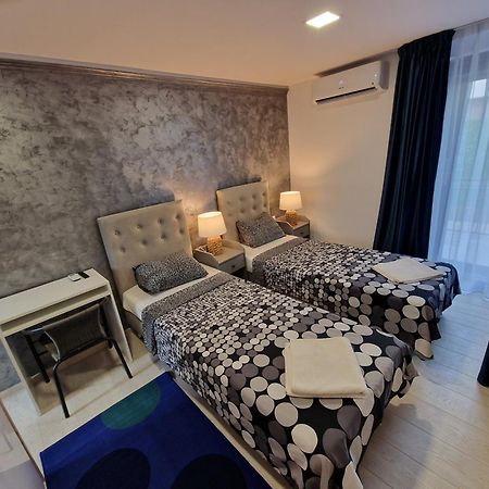 Alex Residence Отопени Экстерьер фото